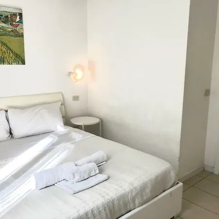 Tarra Guest house *